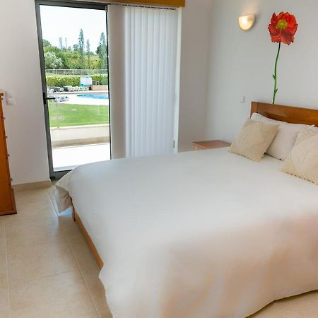 Sunny Villa Facing The Swimming Pool Fontainhas  Экстерьер фото