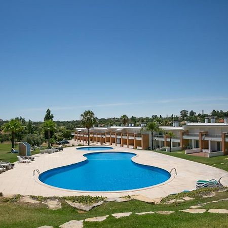 Sunny Villa Facing The Swimming Pool Fontainhas  Экстерьер фото