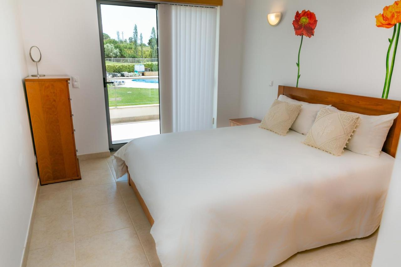 Sunny Villa Facing The Swimming Pool Fontainhas  Экстерьер фото