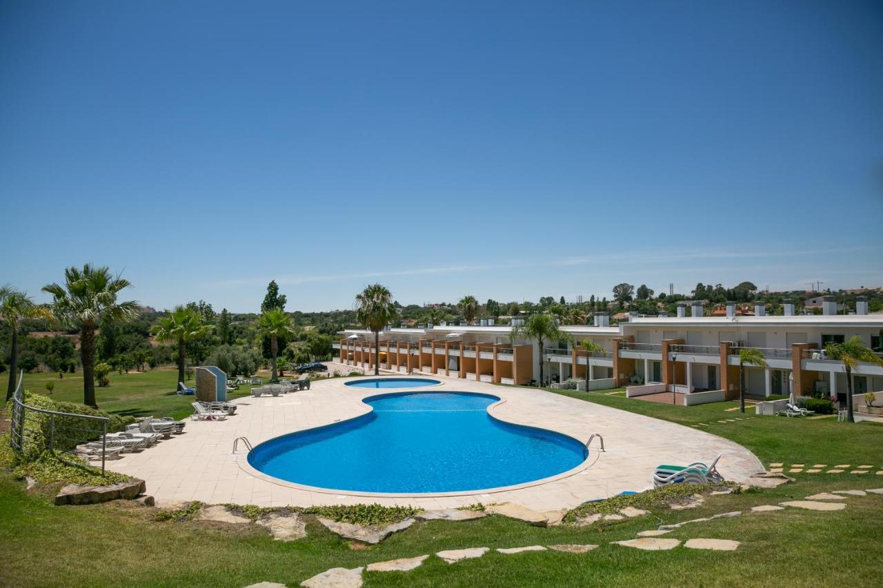 Sunny Villa Facing The Swimming Pool Fontainhas  Экстерьер фото