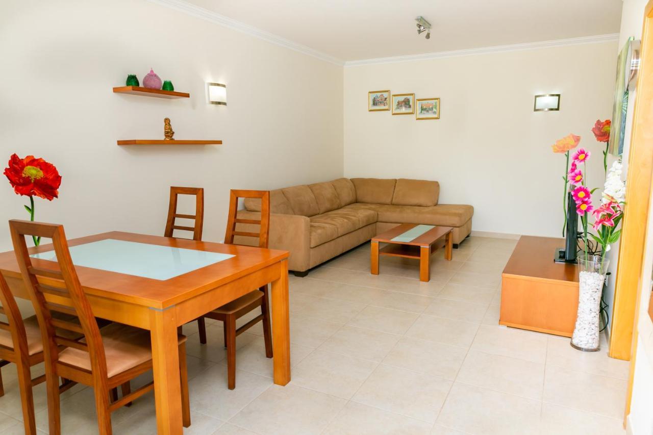 Sunny Villa Facing The Swimming Pool Fontainhas  Экстерьер фото