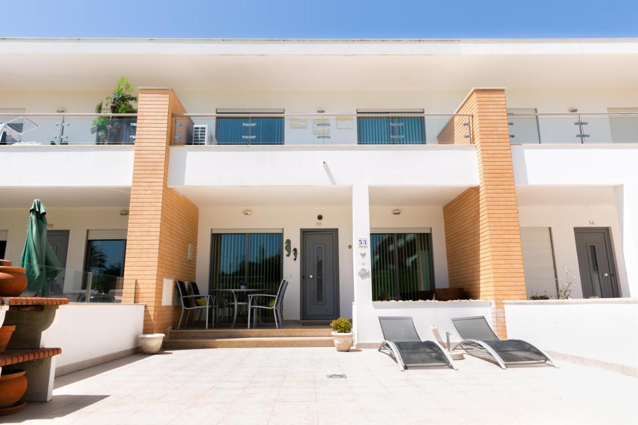 Sunny Villa Facing The Swimming Pool Fontainhas  Экстерьер фото
