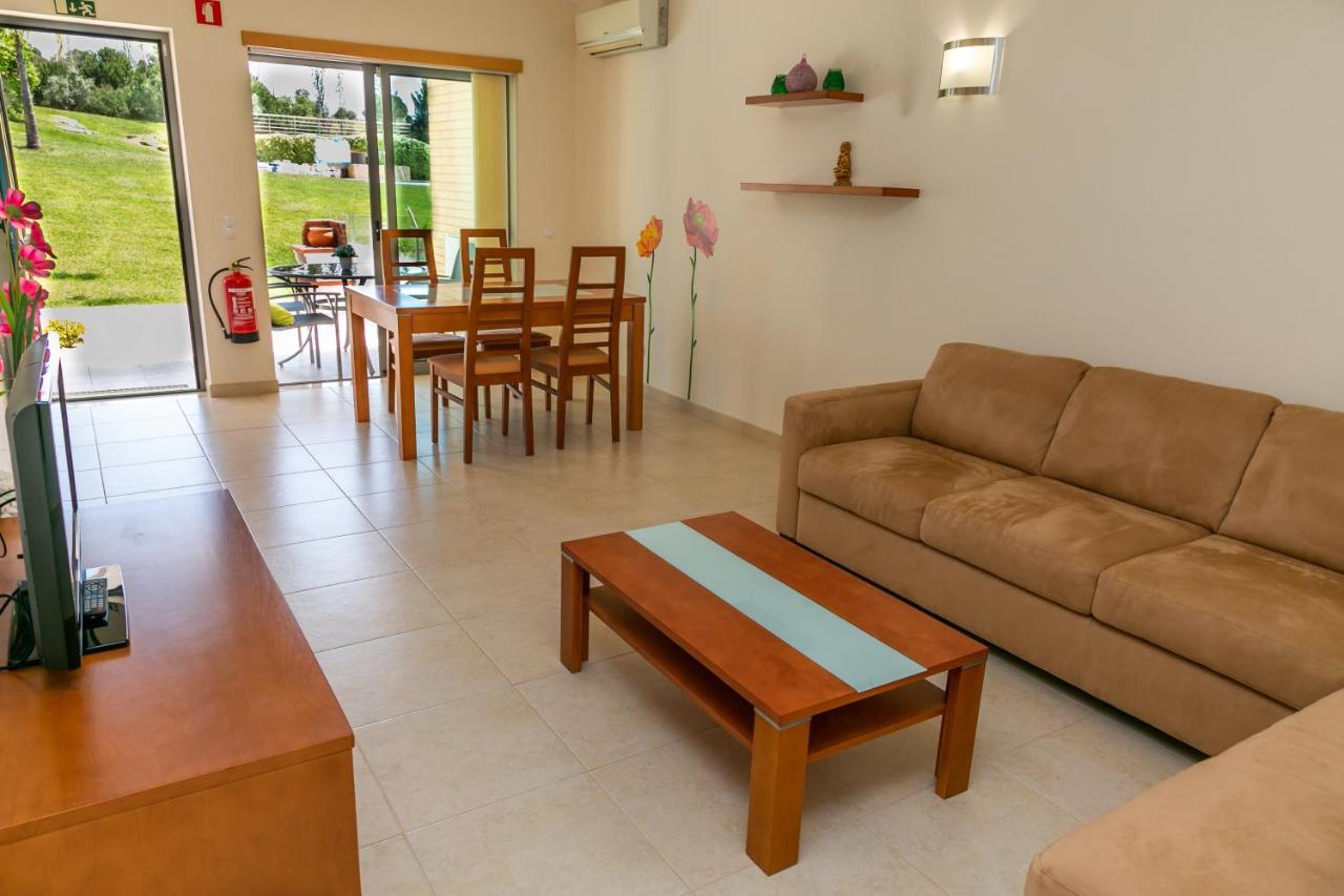 Sunny Villa Facing The Swimming Pool Fontainhas  Экстерьер фото