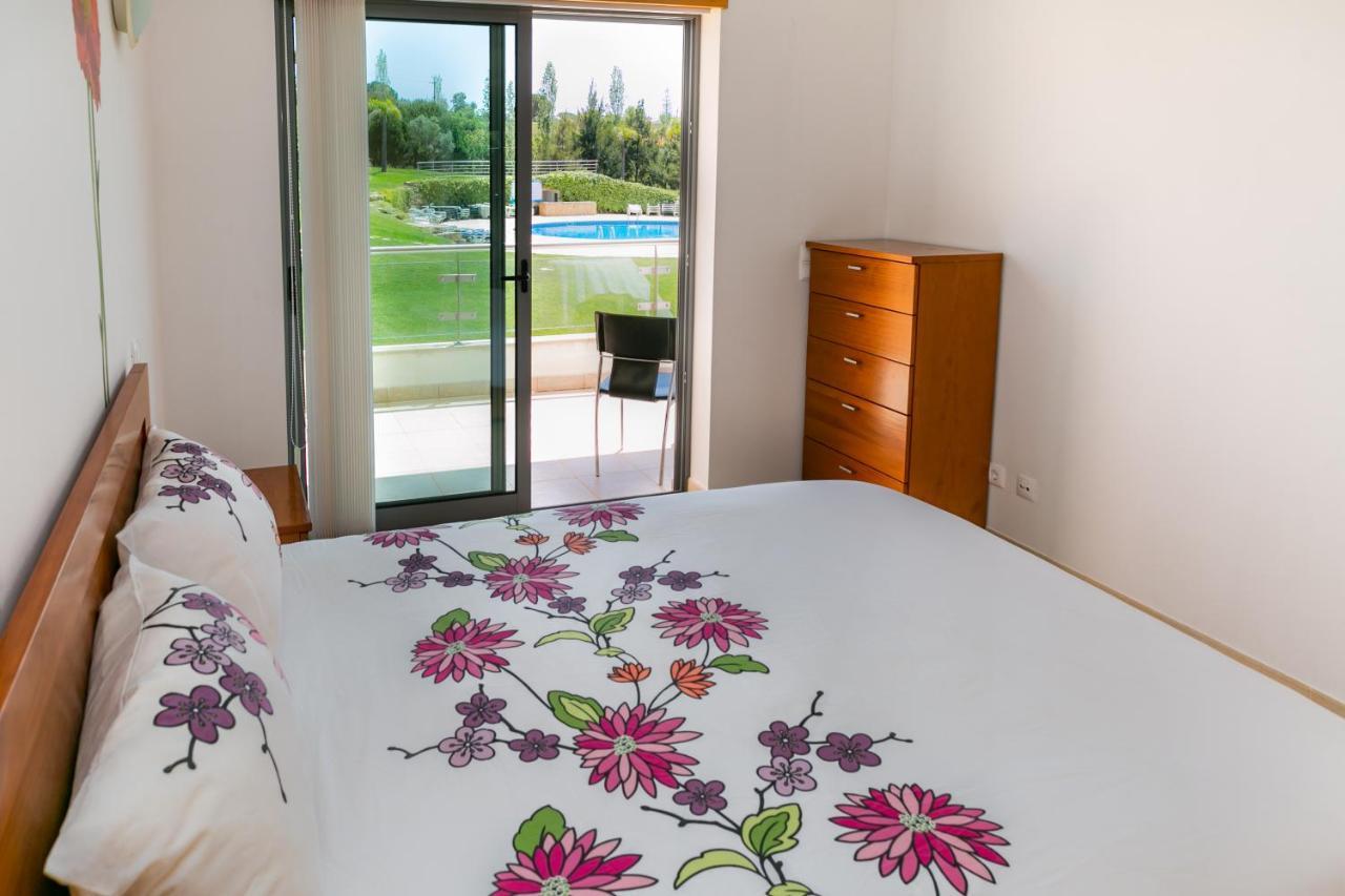 Sunny Villa Facing The Swimming Pool Fontainhas  Экстерьер фото