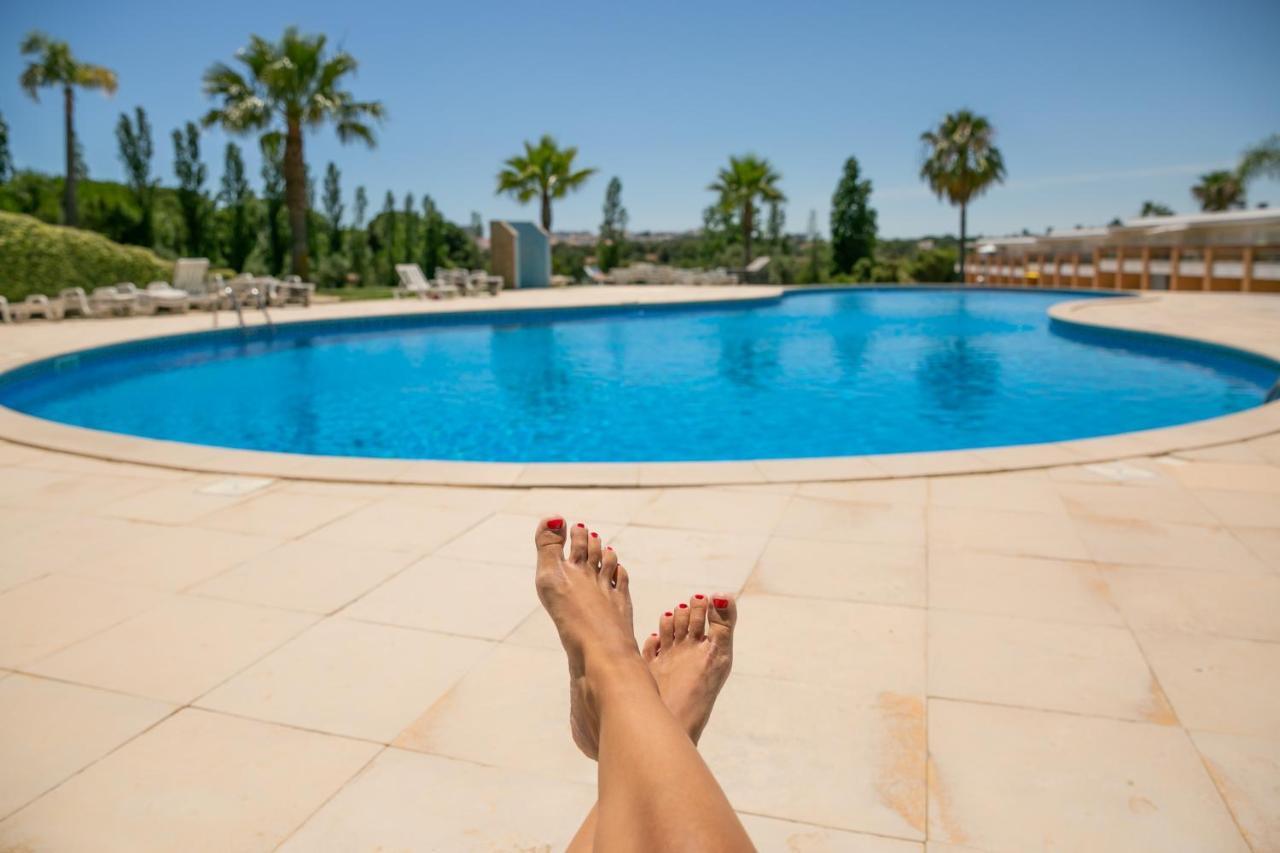Sunny Villa Facing The Swimming Pool Fontainhas  Экстерьер фото