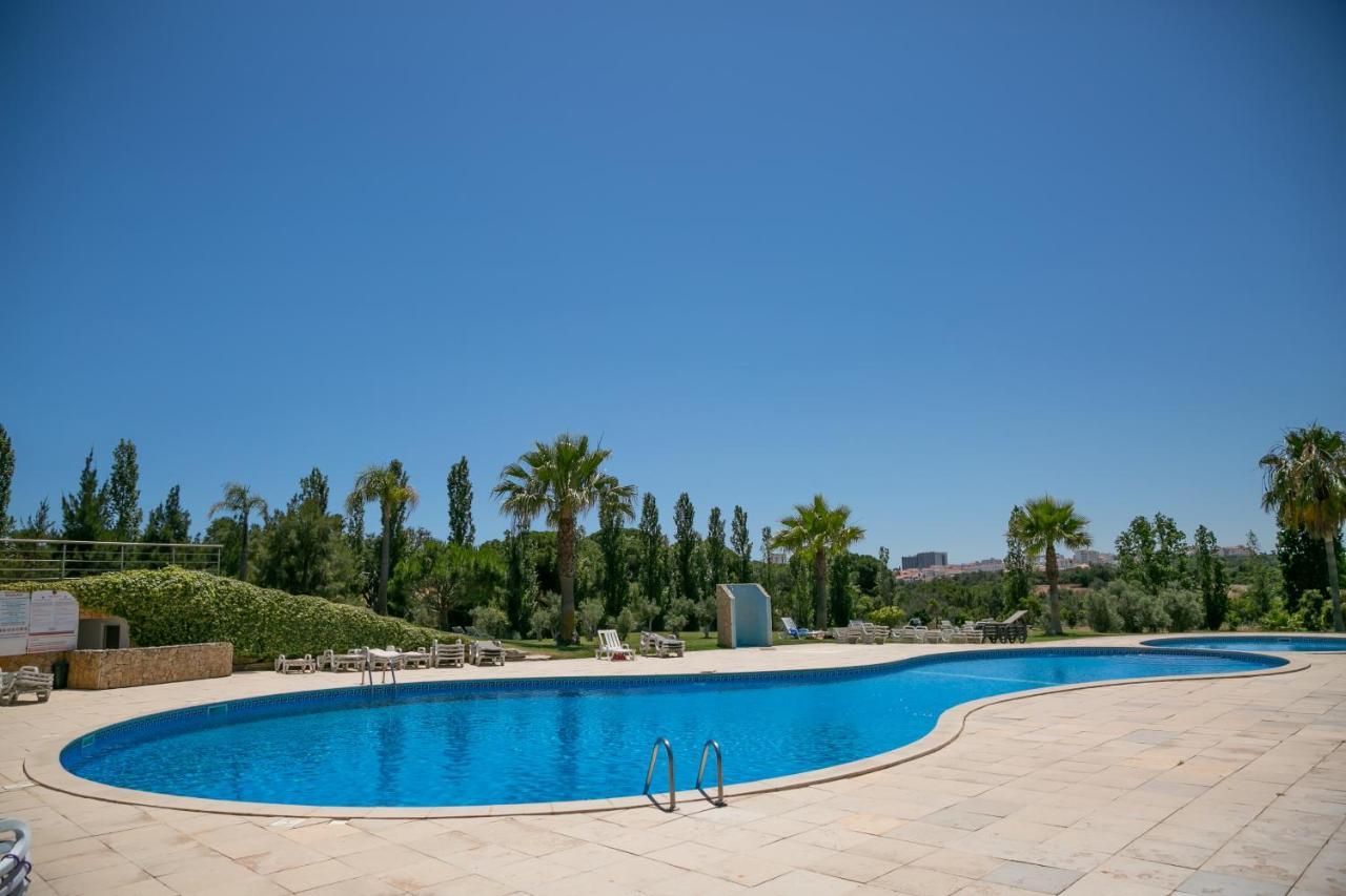 Sunny Villa Facing The Swimming Pool Fontainhas  Экстерьер фото