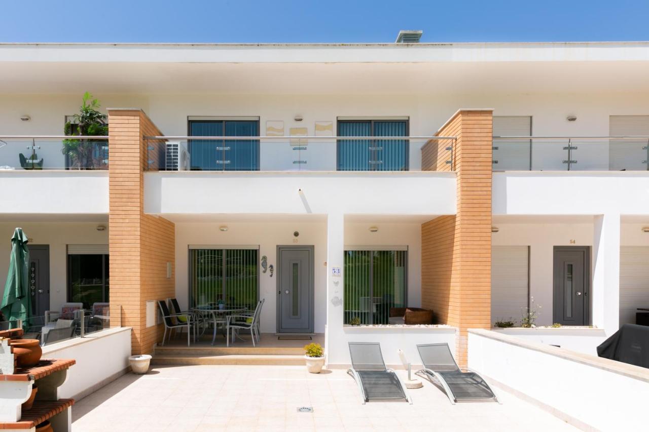 Sunny Villa Facing The Swimming Pool Fontainhas  Экстерьер фото
