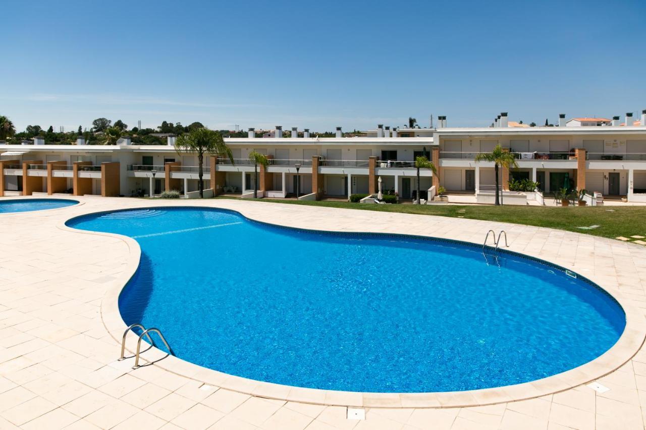Sunny Villa Facing The Swimming Pool Fontainhas  Экстерьер фото