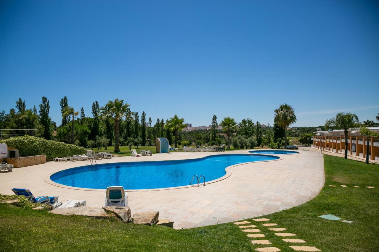 Sunny Villa Facing The Swimming Pool Fontainhas  Экстерьер фото