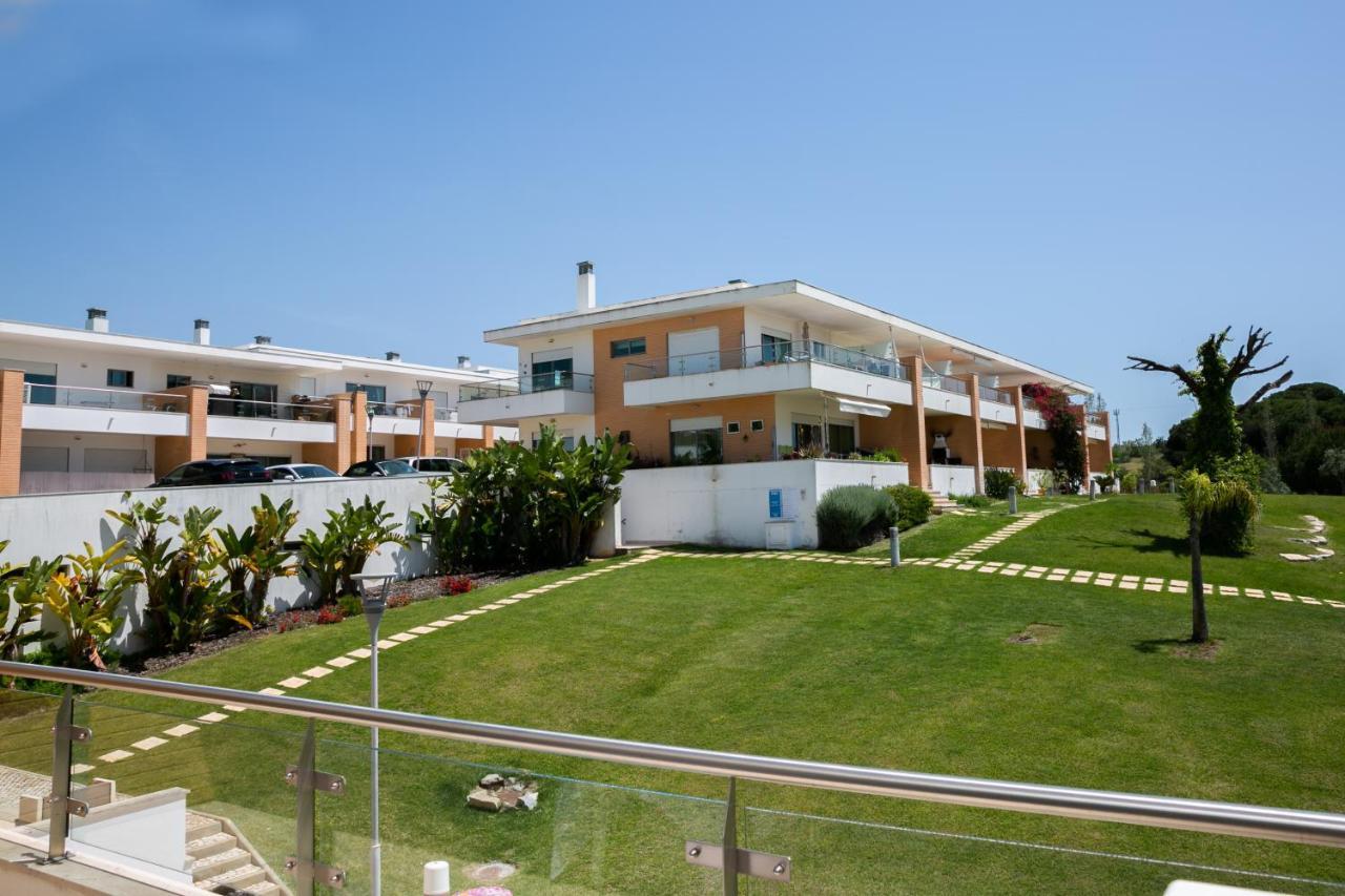 Sunny Villa Facing The Swimming Pool Fontainhas  Экстерьер фото