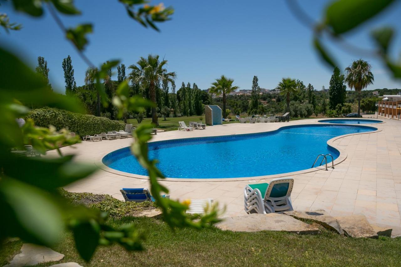 Sunny Villa Facing The Swimming Pool Fontainhas  Экстерьер фото